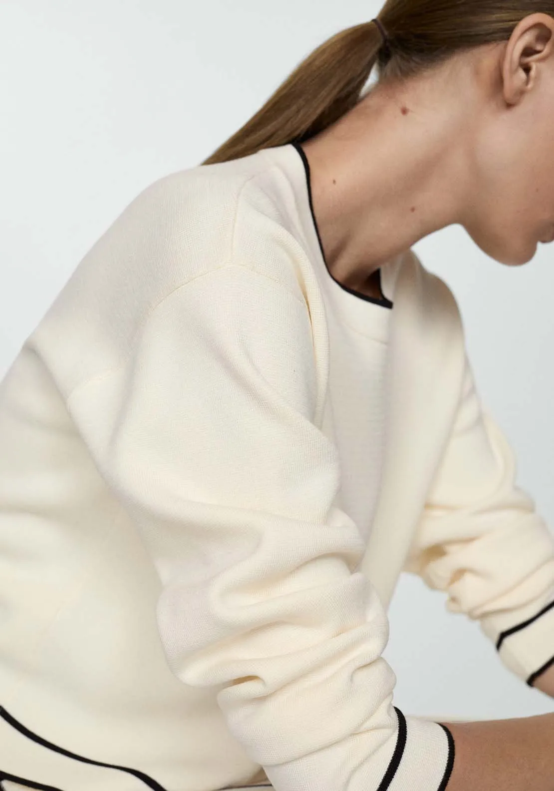 Contrast trim sweater - Light Beige